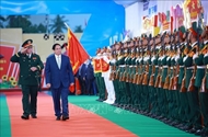 PM urges Military Region 5 to continue writing glorious history of heroic Vietnamese military and people